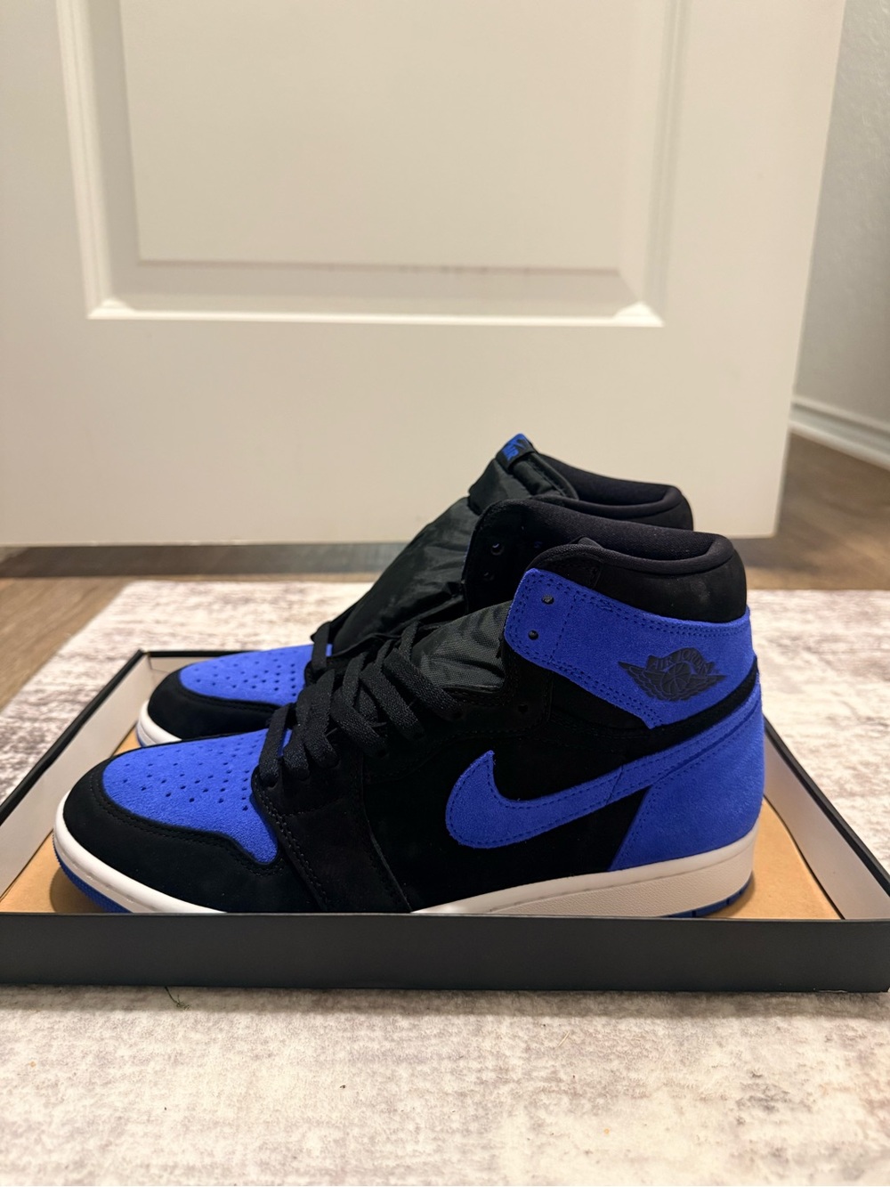 Nike Air Jordan 1 High - Royal Blue
Never worn, with box